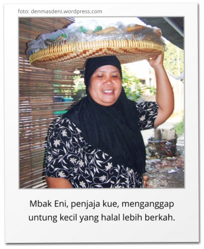 Mbak Eni, Penjaja Kue Kecil Berhati Besar